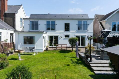 5 bedroom detached house for sale