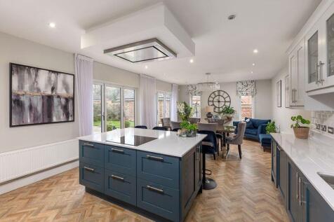 5 bedroom detached house for sale