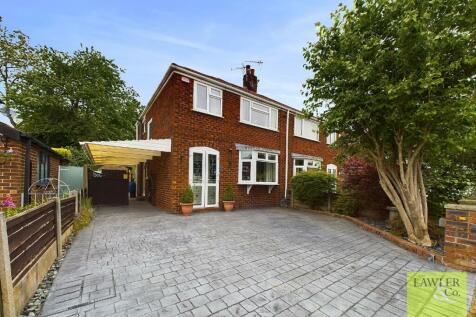 3 bedroom semi-detached house for sale