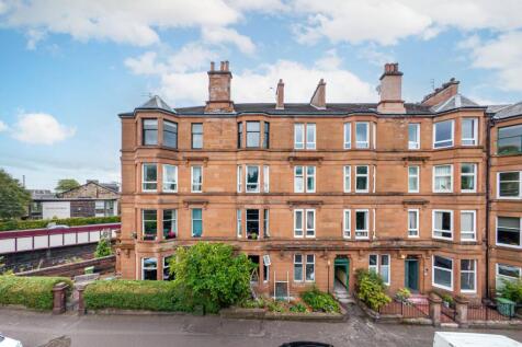 Queens Park Avenue, Queens Park, Glasgow 4 bed apartment for sale