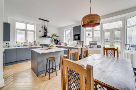 Woodfield Way, Alexandra Palace N11 4 bed semi