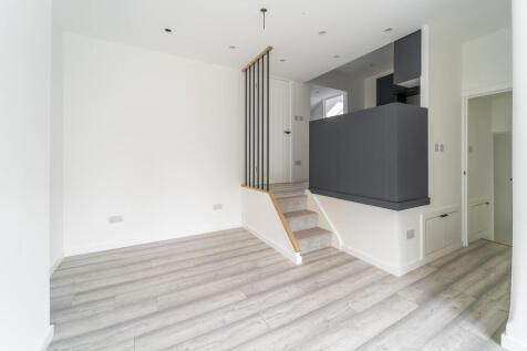 Woodland Gardens, Muswell Hill N10 2 bed apartment for sale