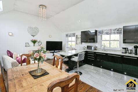 2 bedroom maisonette for sale