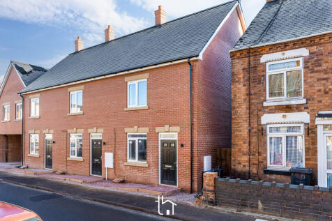 High Street, Leicester LE9 2 bed townhouse for sale