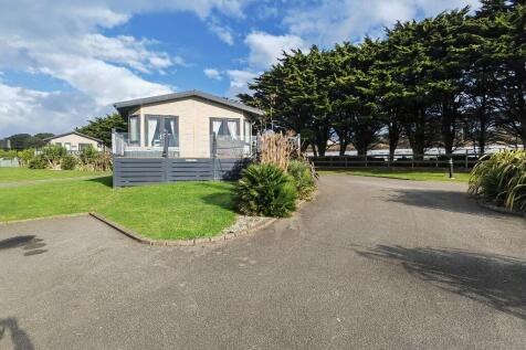 2 bedroom lodge for sale
