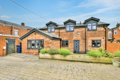 2 bedroom detached house for sale