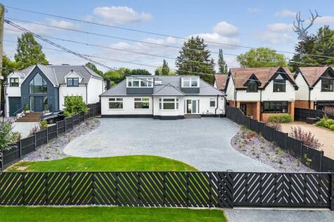 Bournebridge Lane, Stapleford Abbotts 4 bed detached bungalow for sale