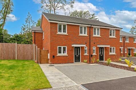 Oakwood Road, Bricket Wood, St. Albans 4 bed semi