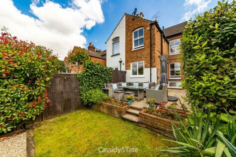 3 bedroom semi-detached house for sale