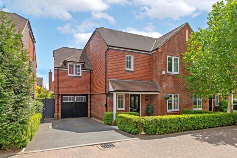 4 bedroom semi-detached house for sale