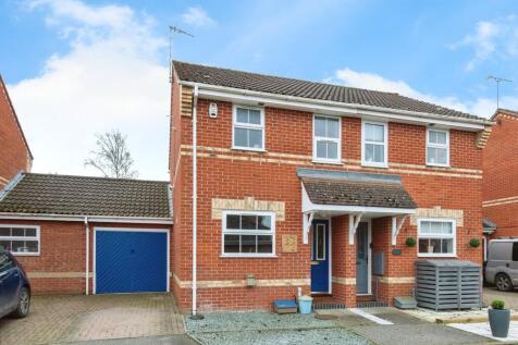 2 bedroom semi-detached house for sale