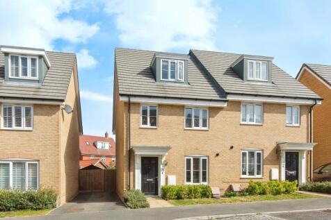 3 bedroom semi-detached house for sale