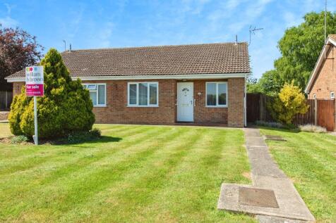 2 bedroom semi-detached bungalow for sale