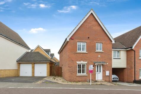 3 bedroom link detached house for sale
