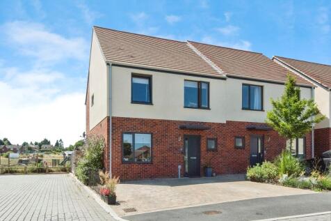 3 bedroom semi-detached house for sale