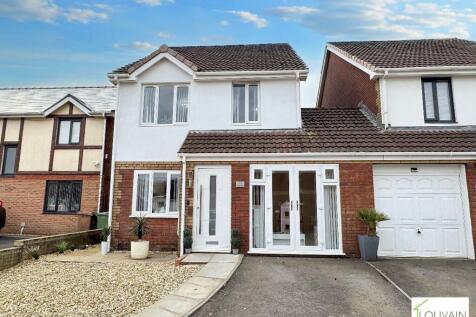 North Rising, Pontlottyn, Bargoed 3 bed link detached house for sale
