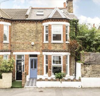 4 bedroom end of terrace house for sale