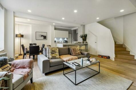 Swan Court, Chelsea Manor Street, SW3 2 bed maisonette for sale