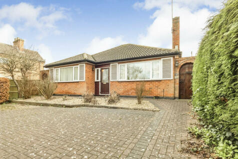 4 bedroom detached bungalow for sale