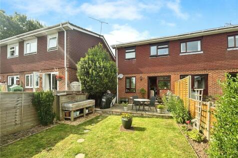 Cedar Close, Kings Worthy, Winchester 3 bed semi