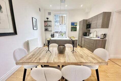 High Street, Winchester, Hampshire 2 bed apartment for sale
