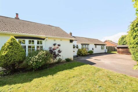 4 bedroom detached bungalow for sale
