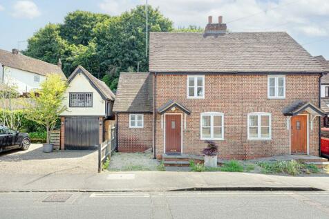 2 bedroom semi-detached house for sale