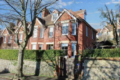 5 bedroom semi-detached house for sale