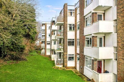 Priory Court, Mountfield Road 2 bed flat for sale