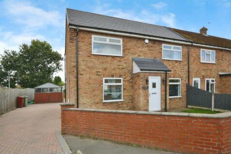 Manor Road, Crowle, Scunthorpe 3 bed end of terrace house for sale