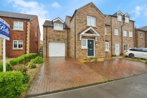 Windmill Way, Kirton Lindsey... 4 bed semi