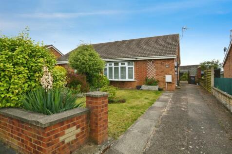 1 bedroom semi-detached bungalow for sale