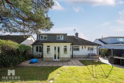 Longacre Drive, Ferndown BH22 4 bed detached bungalow for sale