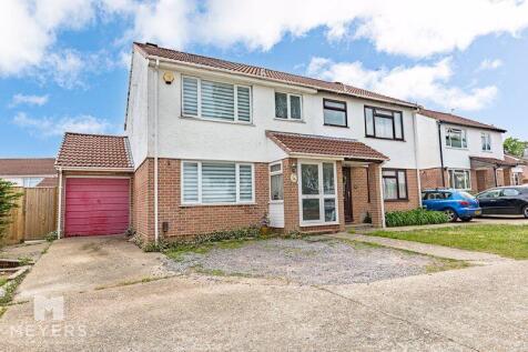 Furzebrook Close, Poole BH17 3 bed semi