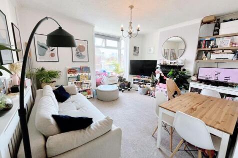 2 bedroom maisonette for sale
