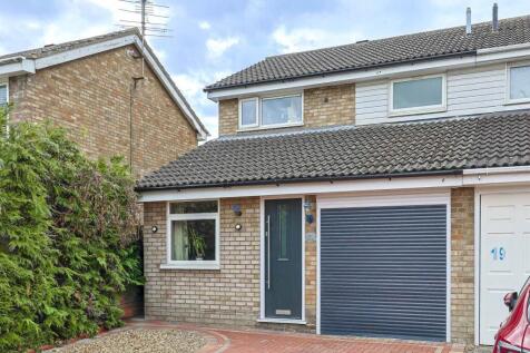 3 bedroom semi-detached house for sale