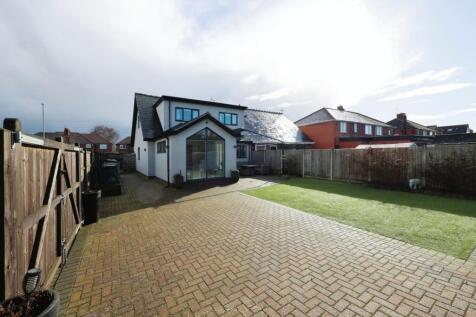 Lincoln Road, North Hykeham, Lincoln... 5 bed semi