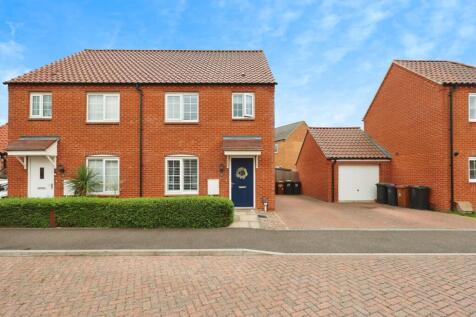 3 bedroom semi-detached house for sale