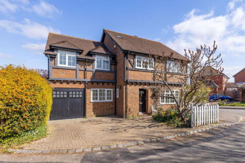 5 bedroom detached house for sale
