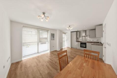 The Greenway, London NW9 2 bed apartment for sale
