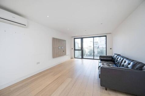 3 bedroom flat for sale