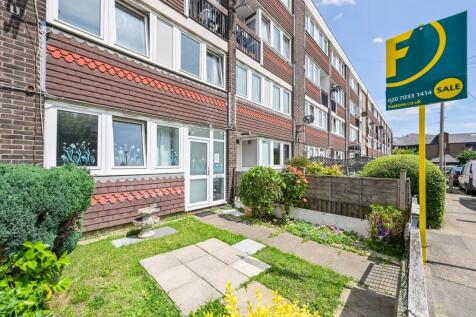 Moody Street, Stepney, London, E1 3 bed flat for sale