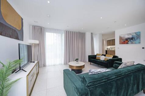 3 bedroom flat for sale