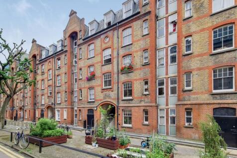 Walton House, Montclare Street... 3 bed flat for sale