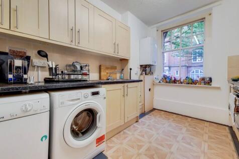 Walton House, Montclare Street... 3 bed flat for sale
