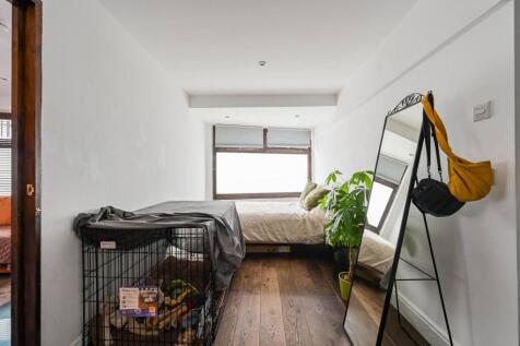 Hackney, London, Bethnal Green... 2 bed flat for sale