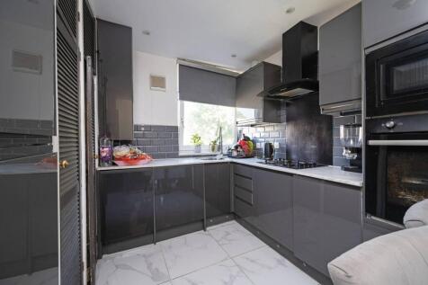 Tomlinson Close, Bethnal Green... 3 bed maisonette for sale
