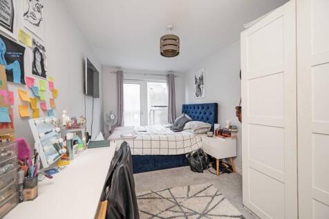 New Road, Whitechapel, London, E1 2 bed flat for sale