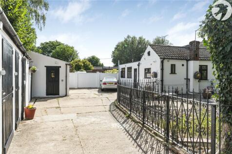 Heathwood Gardens, Swanley, Kent, BR8 2 bed bungalow for sale
