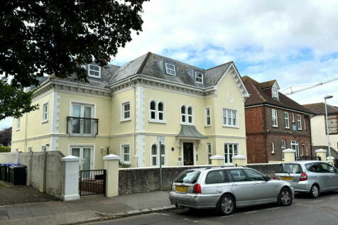 2 bedroom ground floor flat for sale